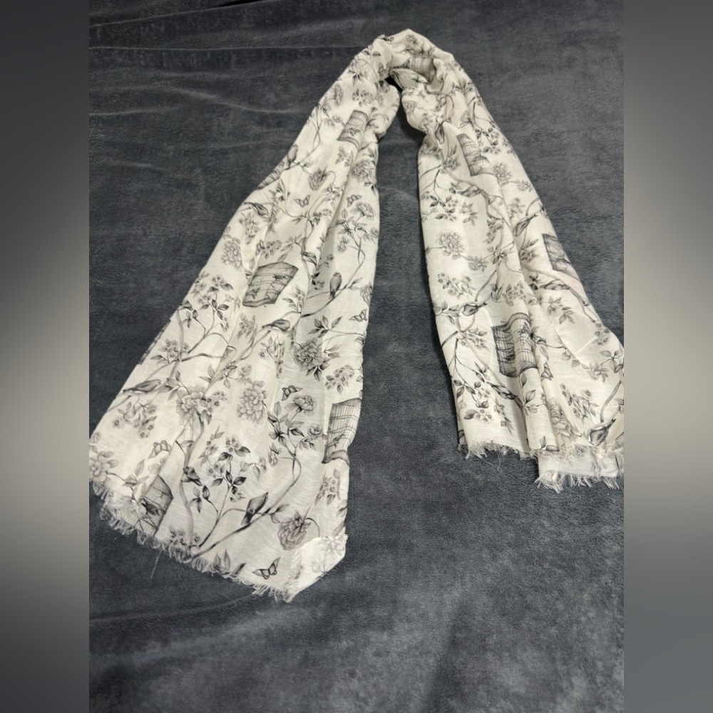 Floral Print Scarf in Black and White